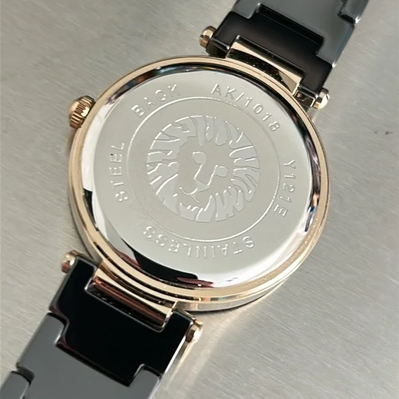 Black and Gold watch - Picture 3 of 4